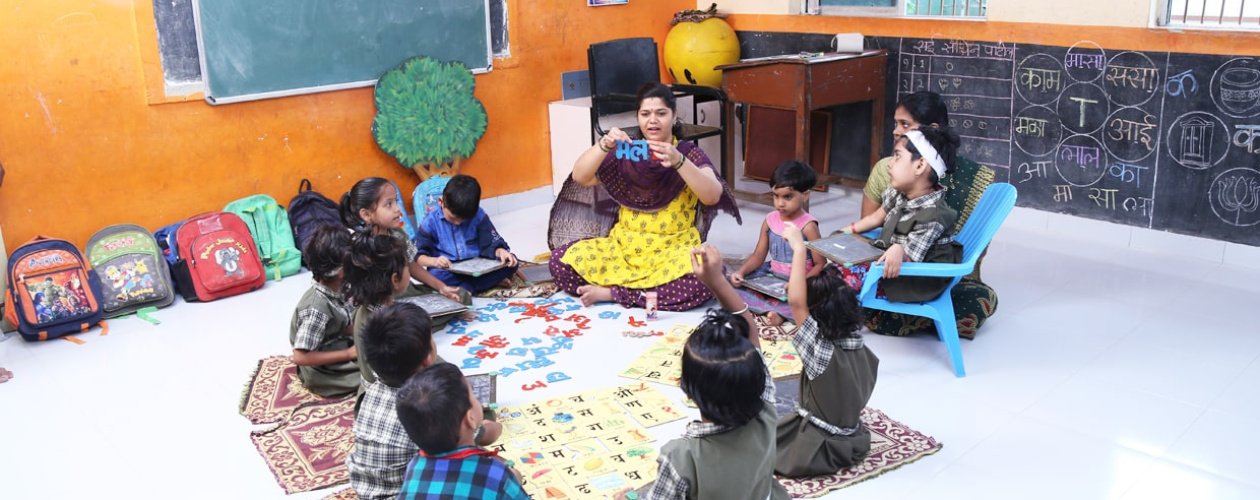 भाषांचा पूल बांधताना